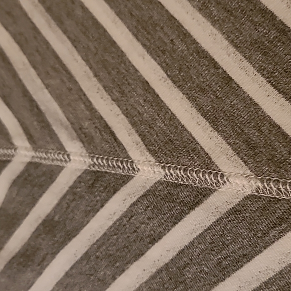 Cable & Gauge drop sleeve hi lo sweatshirt - Picture 3 of 4